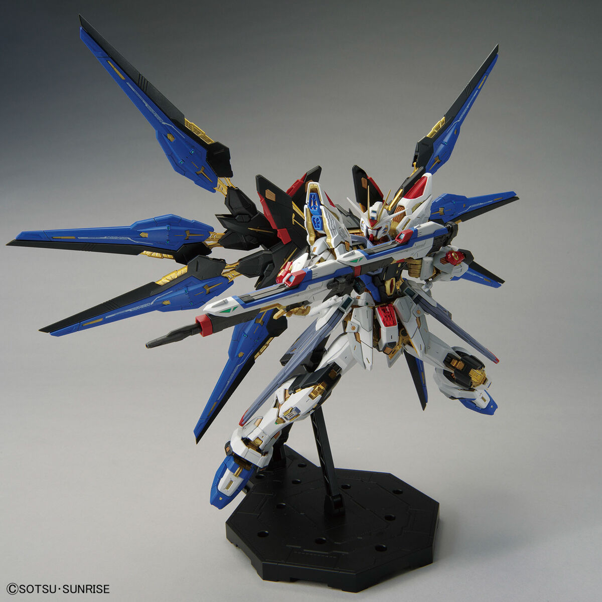 GUNDAM - MGEX 1/100 STRIKE FREEDOM
