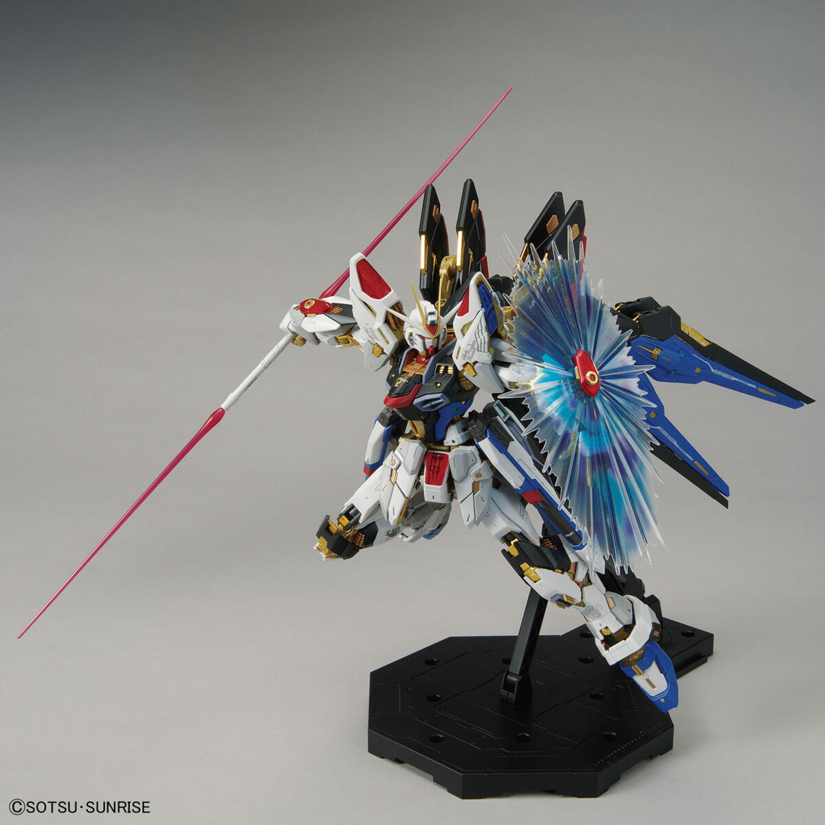 GUNDAM - MGEX 1/100 STRIKE FREEDOM