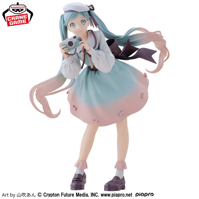 Hatsune Miku Holiday Memories Camera Figure