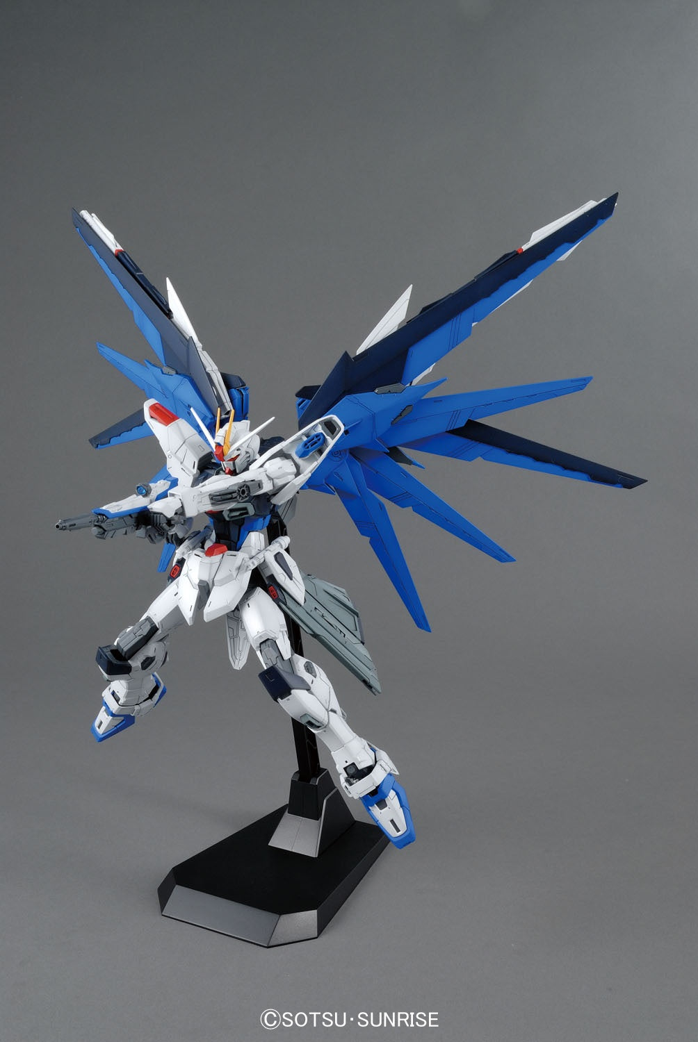 MG - 1/100 - FREEDOM GUNDAM VER.2.0
