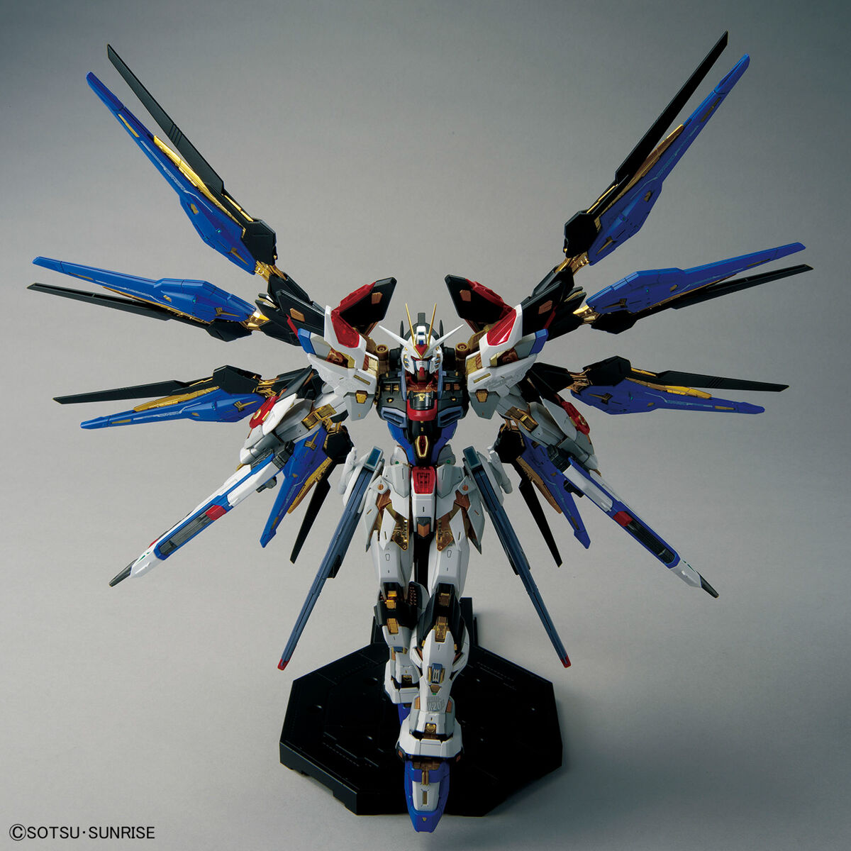 GUNDAM - MGEX 1/100 STRIKE FREEDOM