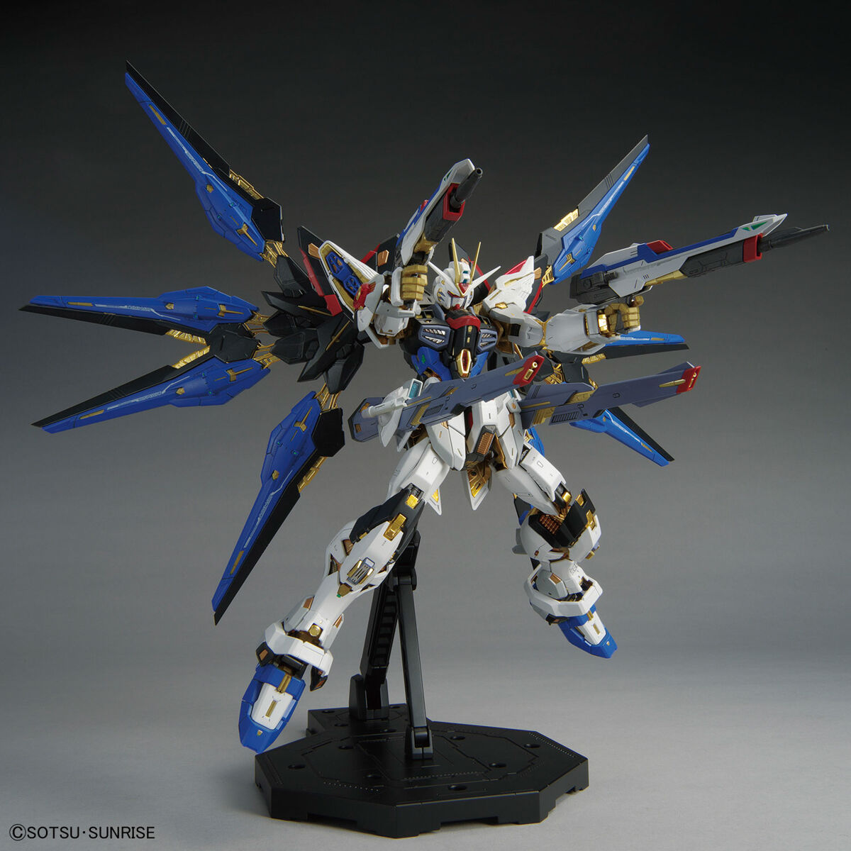 GUNDAM - MGEX 1/100 STRIKE FREEDOM