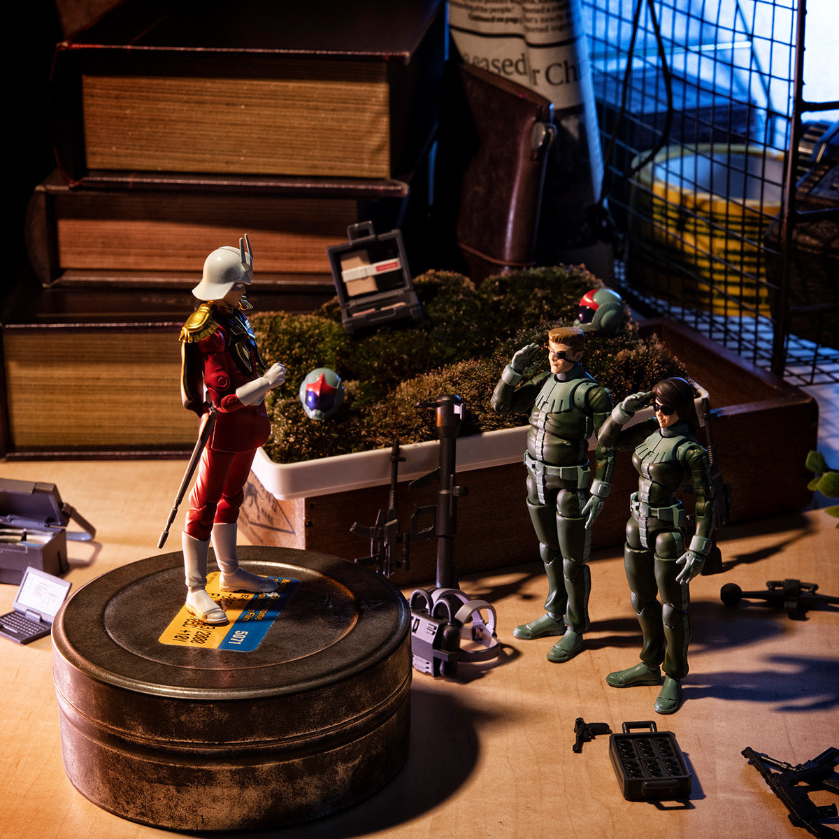 GUNDAM - G.M.G. PRINCIPALITY OF ZEON ARMY SOLDIER 04-06 NORMAL SUIT SOLDIER & CHAR AZNABLE SET [WITH GIFT]